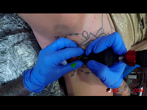 ❤️ Banget tato hottie Sully Savage tak tato ing dheweke klitoris ️ Video seks ing jv.onlyhdporn.ru ﹏