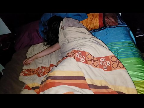 ❤️ Anak tiri berating ibu tiriné enom nalika dheweke turu. ️ Video seks ing jv.onlyhdporn.ru ﹏